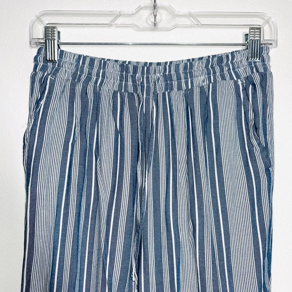 American Eagle Blue & White Striped High Rise Casual Crop Pants Medium Women’s - Picture 3 of 12
